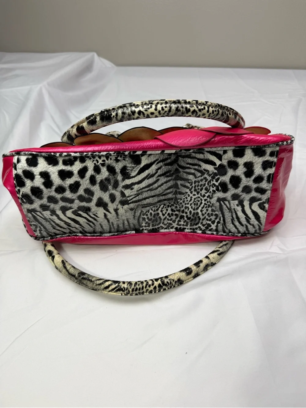 Women’s Hot Pink Floral Appliqué Shoulder Bag